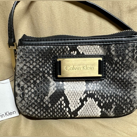 Calvin Klein crocodile pattern clutch with handle - Picture 2 of 4